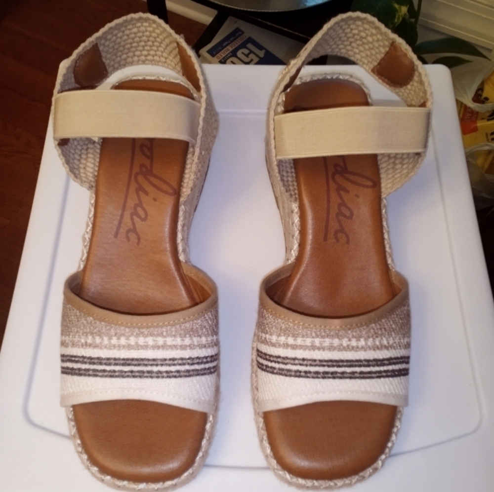 Zodiac Stylish Espadrille Sandals Women's 8  Tan Cream Brown Wedge 2.5 EUC